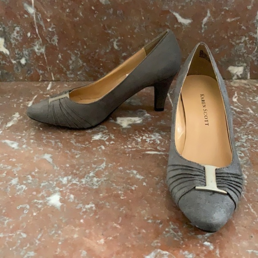 Karen Scott Caitrin Gray Faux Suede Heels 6M